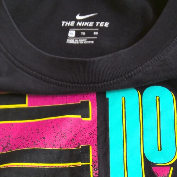 Nike graphic T - Picture 2 of 2